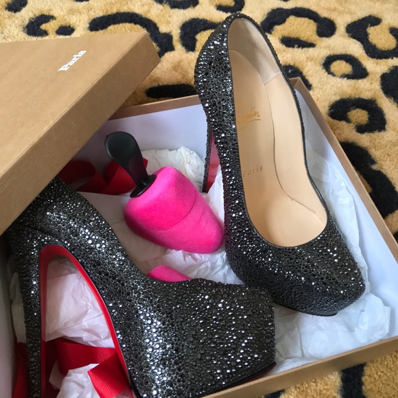 Louboutin Daffodil Heels in Swarovski crystals - Picture 4 of 8